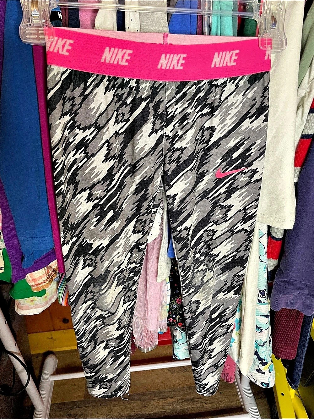 Nike Dri-FIT Camo Leggings girls Camo in Gray & Black Size Medium